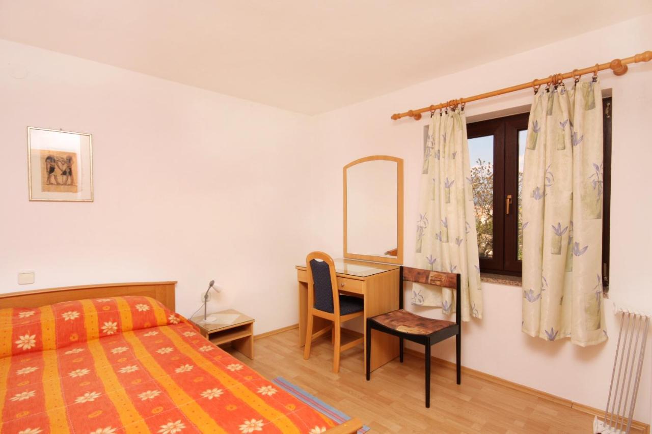 Apartments And Rooms With Parking Space Vrbnik, Krk - 5301 エクステリア 写真