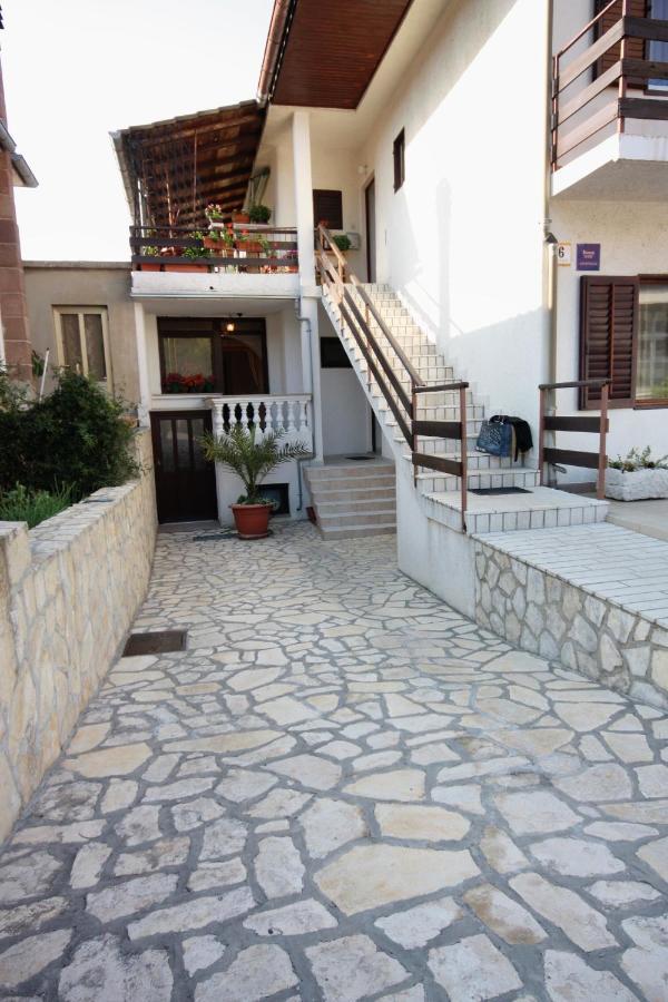 Apartments And Rooms With Parking Space Vrbnik, Krk - 5301 エクステリア 写真