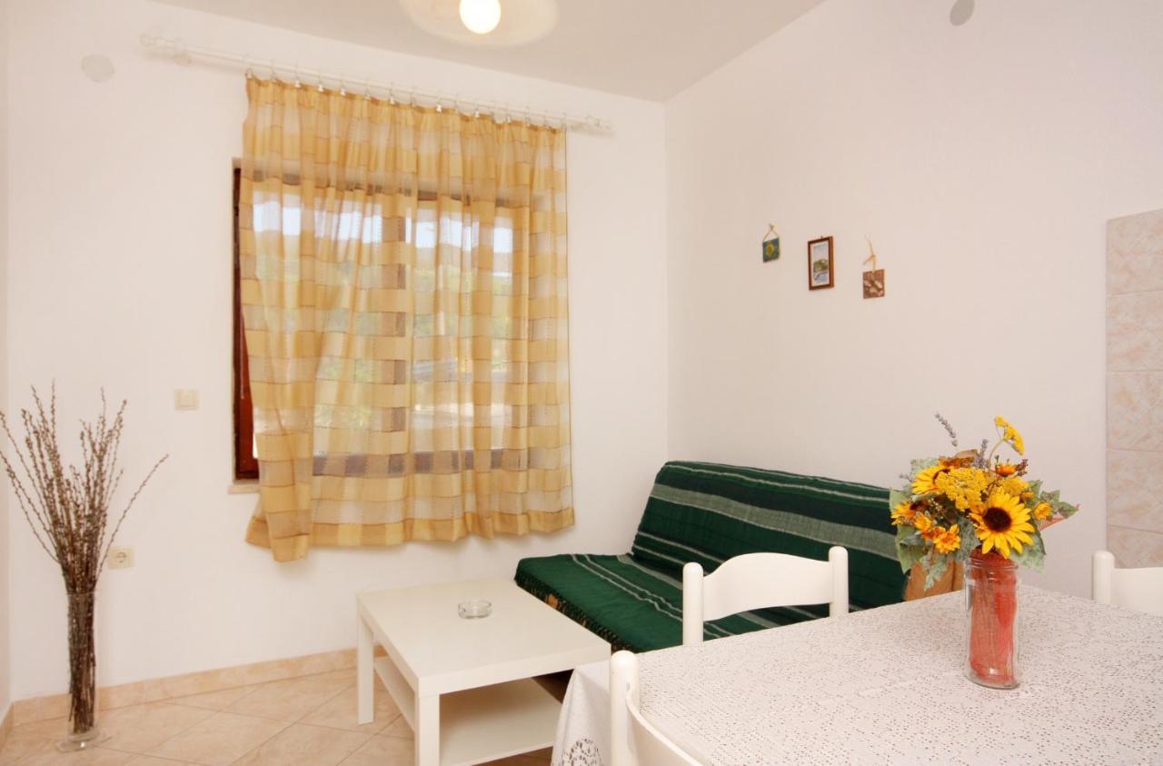 Apartments And Rooms With Parking Space Vrbnik, Krk - 5301 エクステリア 写真
