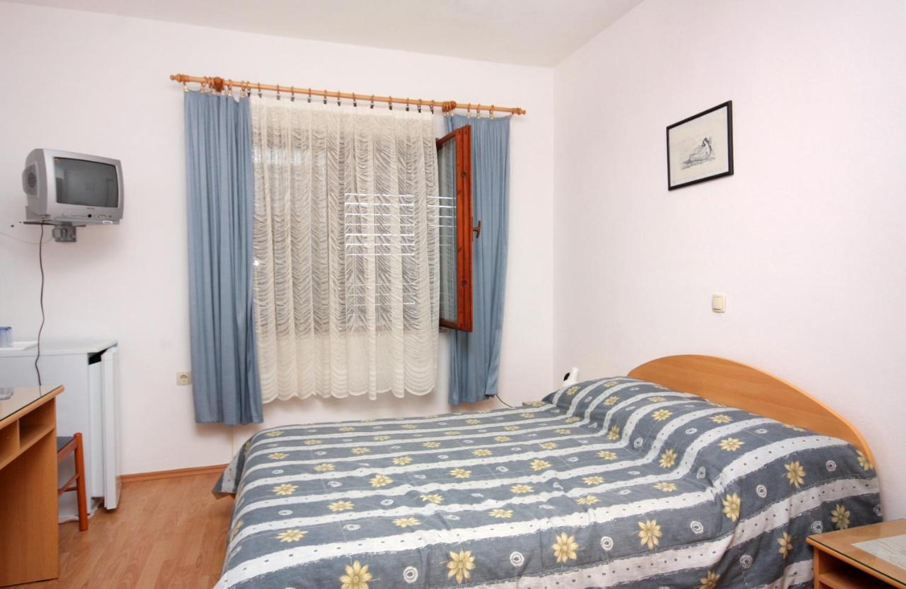 Apartments And Rooms With Parking Space Vrbnik, Krk - 5301 エクステリア 写真