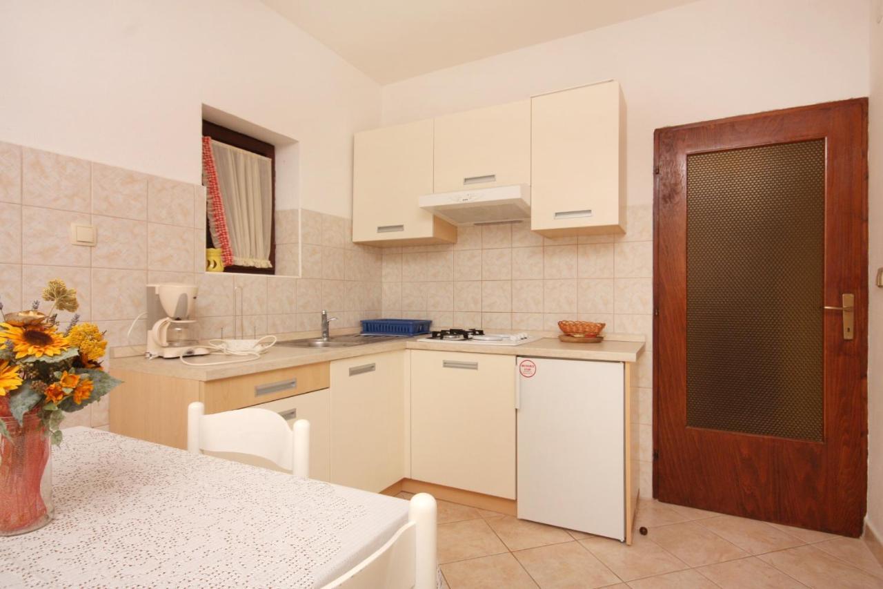 Apartments And Rooms With Parking Space Vrbnik, Krk - 5301 エクステリア 写真