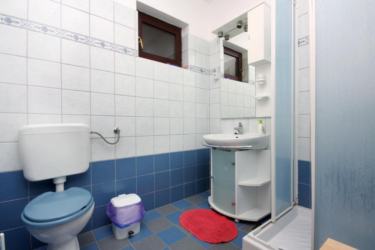 Apartments And Rooms With Parking Space Vrbnik, Krk - 5301 エクステリア 写真