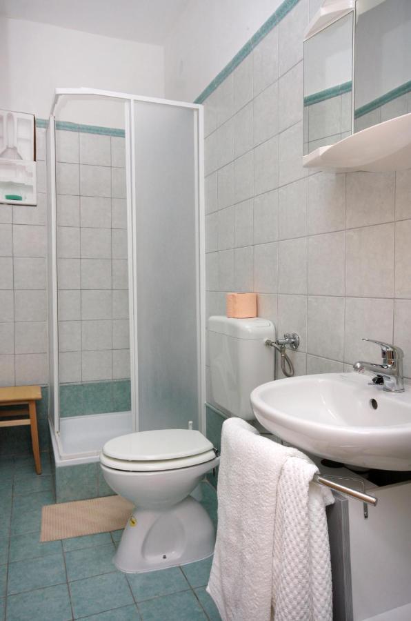 Apartments And Rooms With Parking Space Vrbnik, Krk - 5301 エクステリア 写真