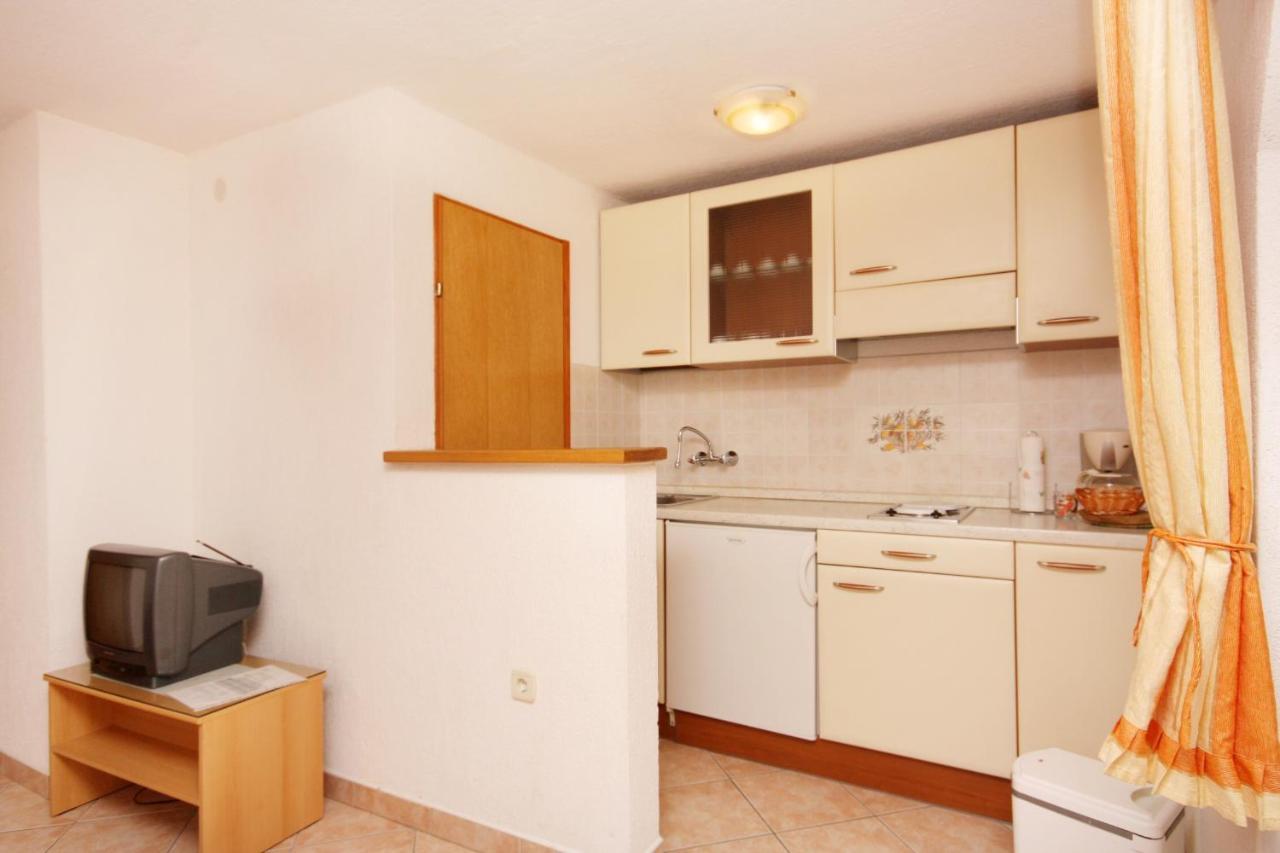 Apartments And Rooms With Parking Space Vrbnik, Krk - 5301 エクステリア 写真