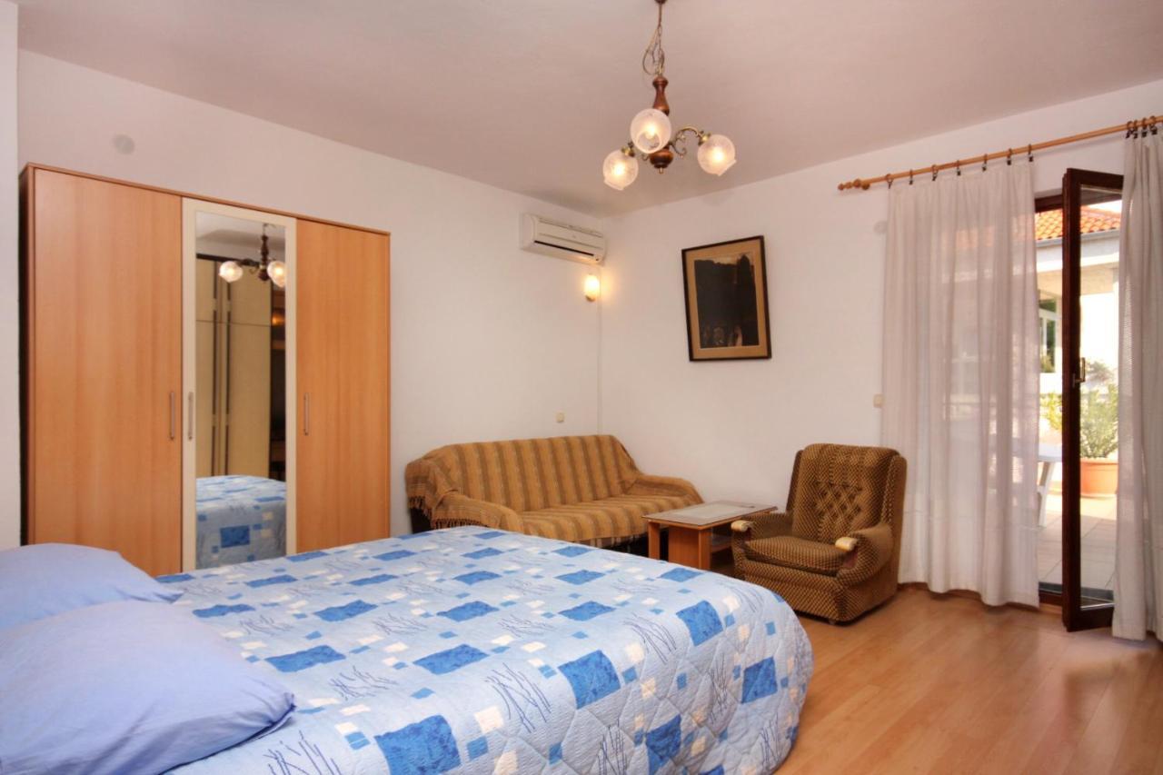 Apartments And Rooms With Parking Space Vrbnik, Krk - 5301 エクステリア 写真